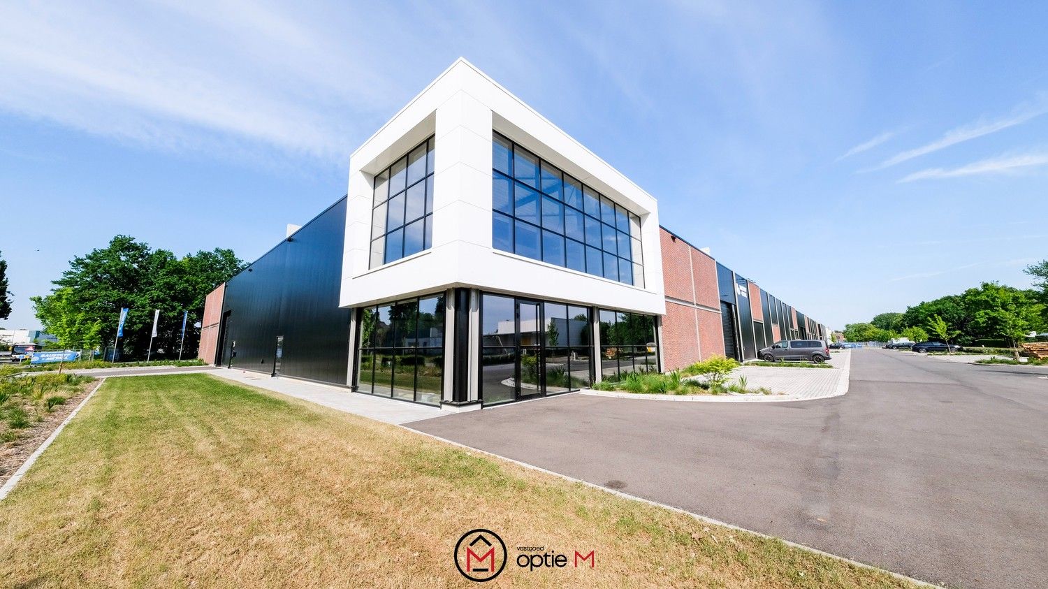 Commerciële KMO-unit met kantoren op toplocatie in Hasselt foto {{pictureIndex}}