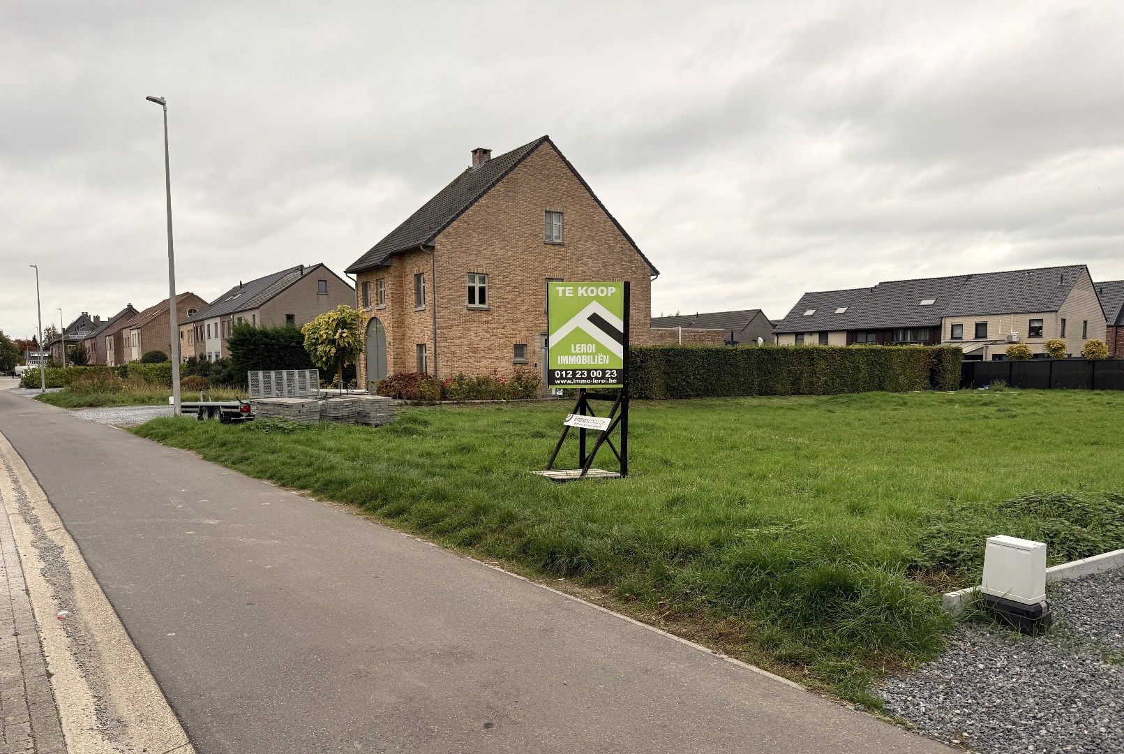 Bouwperceel voor half open bebouwing in doodlopende straat nabij centrum Tongeren foto 4