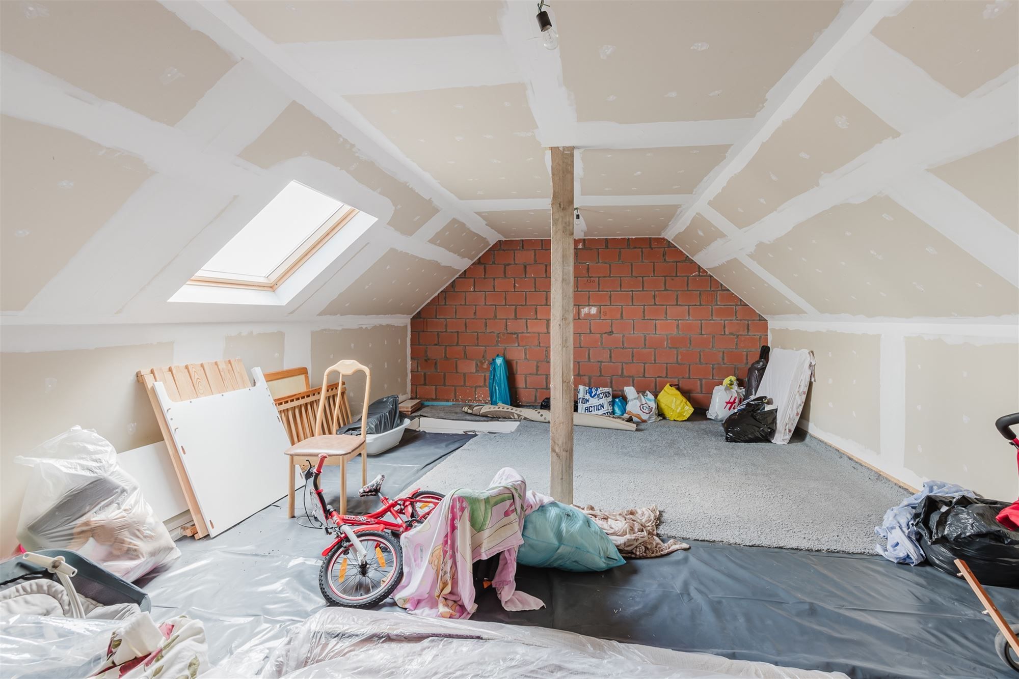 Recente en moderne woning met 3 slaapkamers, tuin en garage foto 23