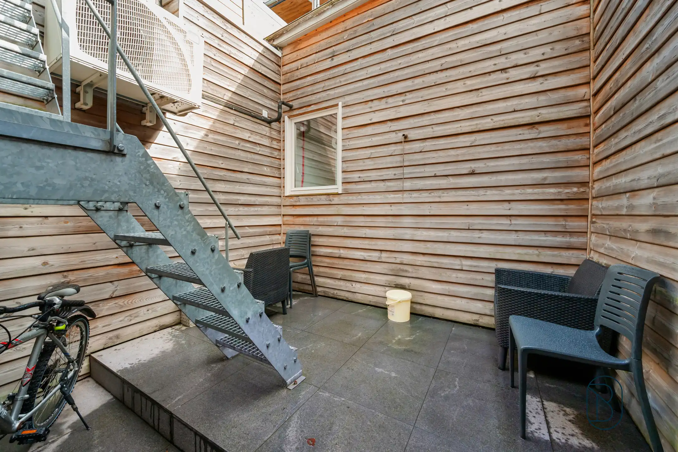 Topgelegen frituur en instapklaar duplex appartement foto 13