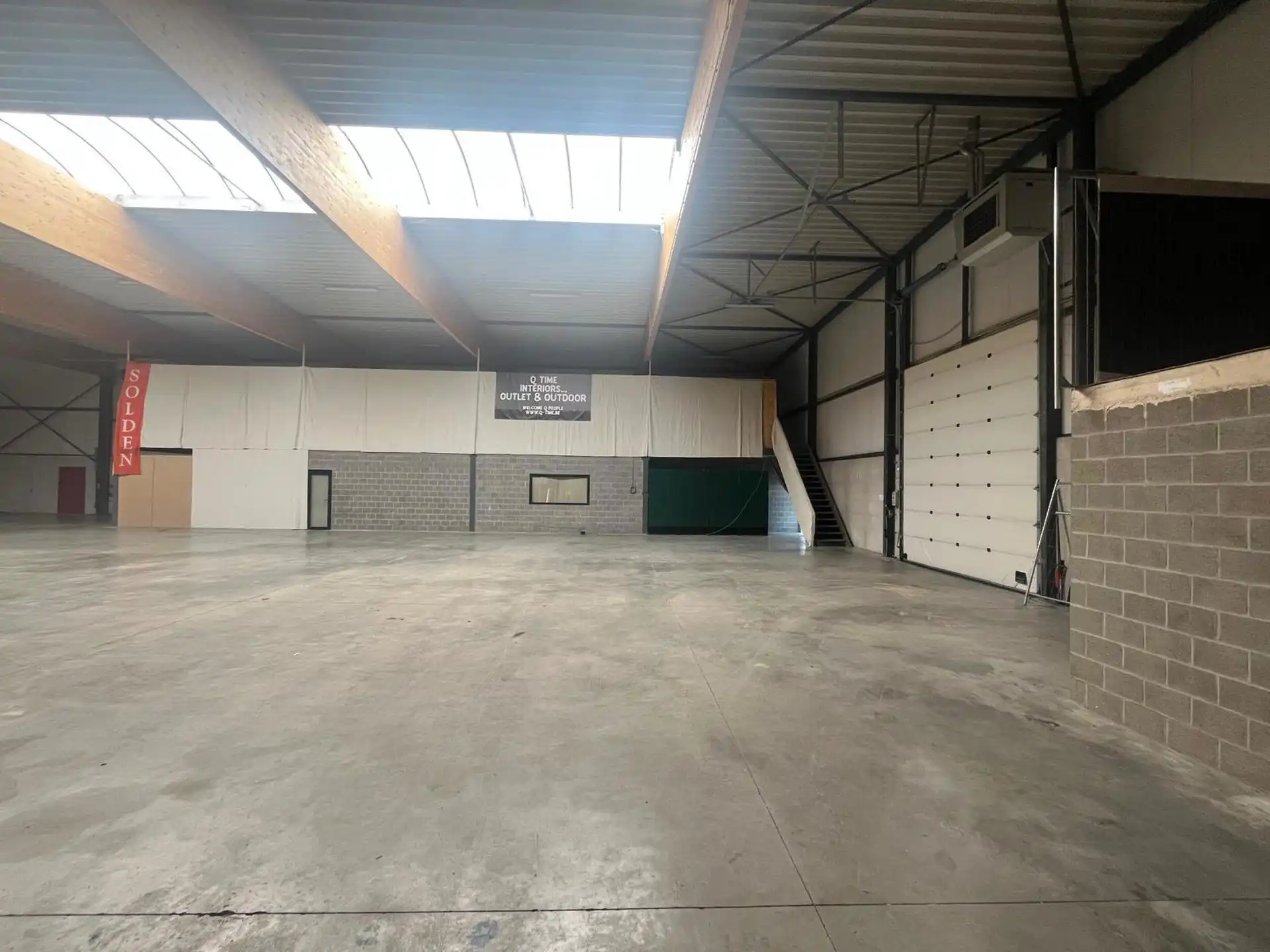 Wommelgem: 1.008 m² magazijn met mezzanine en kantoor foto 5