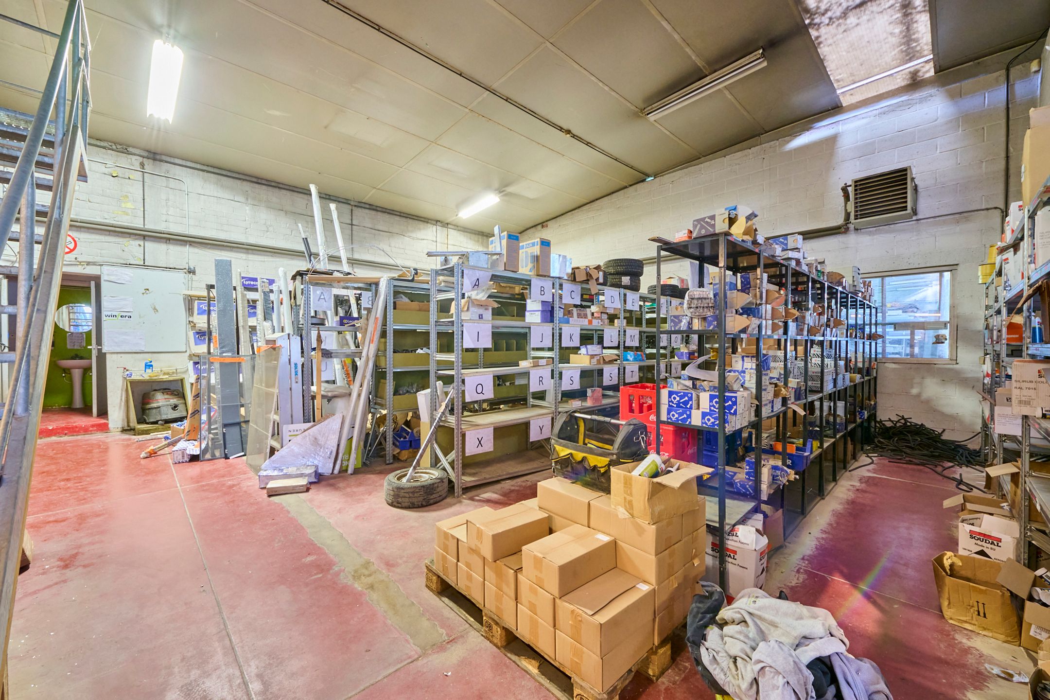 TE KOOP - Commerciële building met magazijn te Tongeren  foto 20
