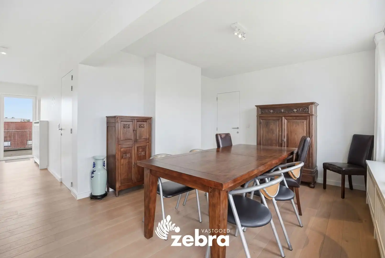 Penthouse met 2 slaapkamers op 191 m² in hartje Roeselare! foto 6