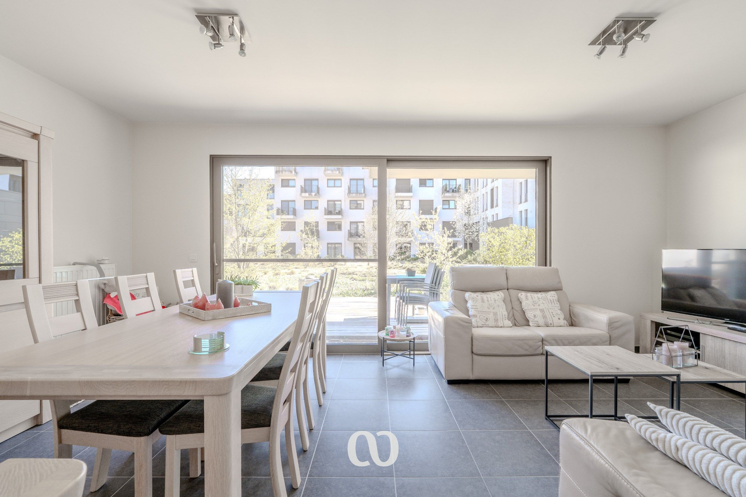 Instapklaar appartement met 2 slaapkamers en zonnig terras in Oudenaarde foto {{pictureIndex}}