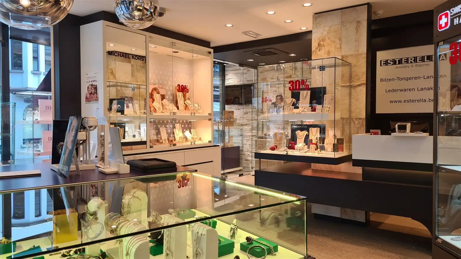 Handelsgelijksvloers op topligging! foto 5