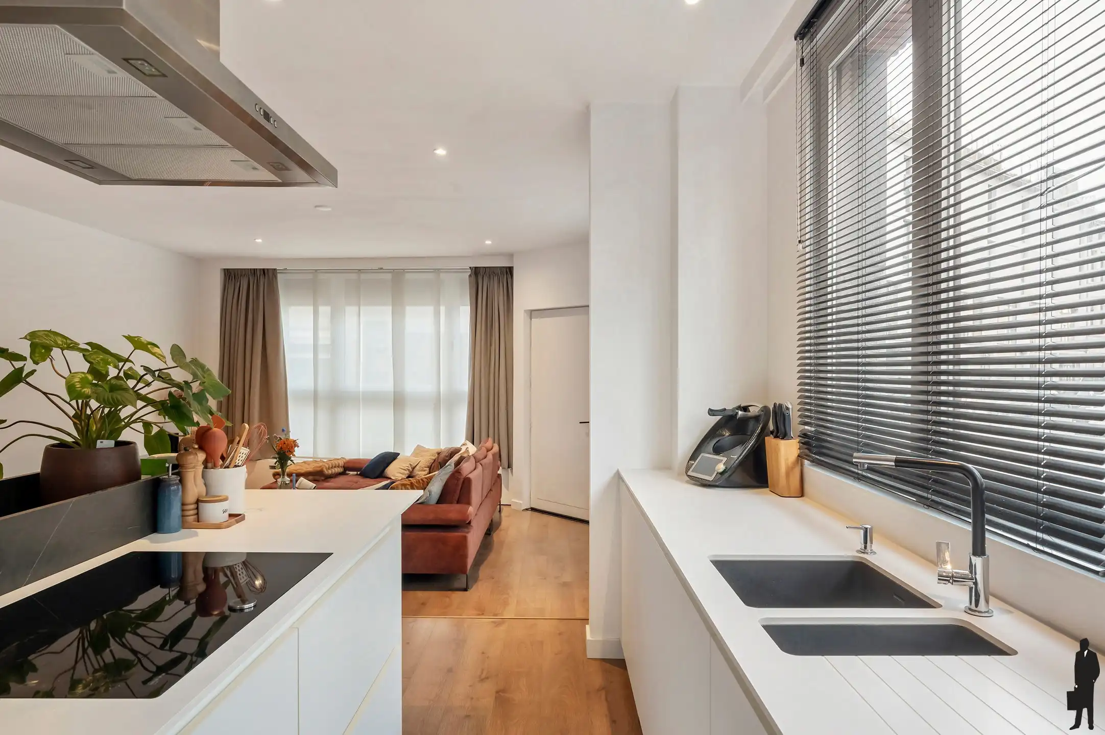 Instapklaar ruim gelijkvloers appartement in hartje Zurenborg foto 8