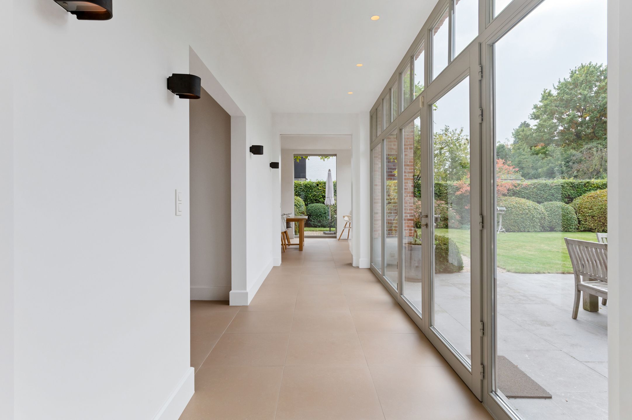 Uitzonderlijk mooie en recente woning op schitterend perceel foto 5