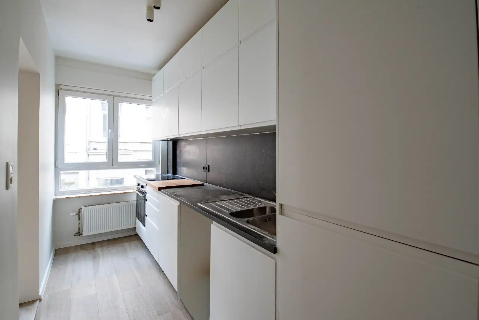 Volledig gerenoveerd appartement met 2 slk en terras foto 4