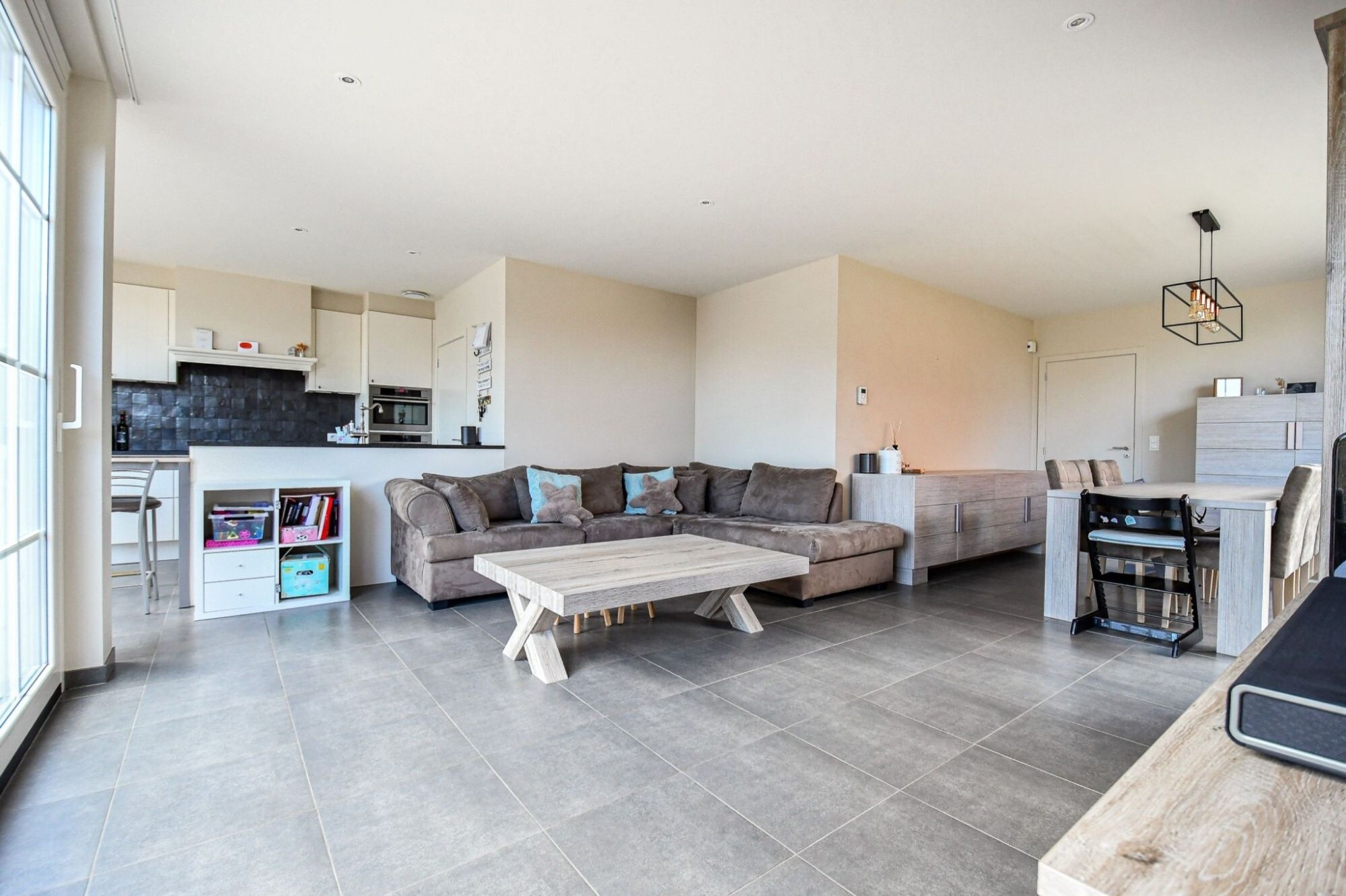 | BEZOEKMOMENT ZATERDAG 12/07 VAN 12u TOT 14u30 | Recent hedendaags ingerichte woning (bj 2017) in een groene omgeving tussen Oedelem en Brugge foto 3