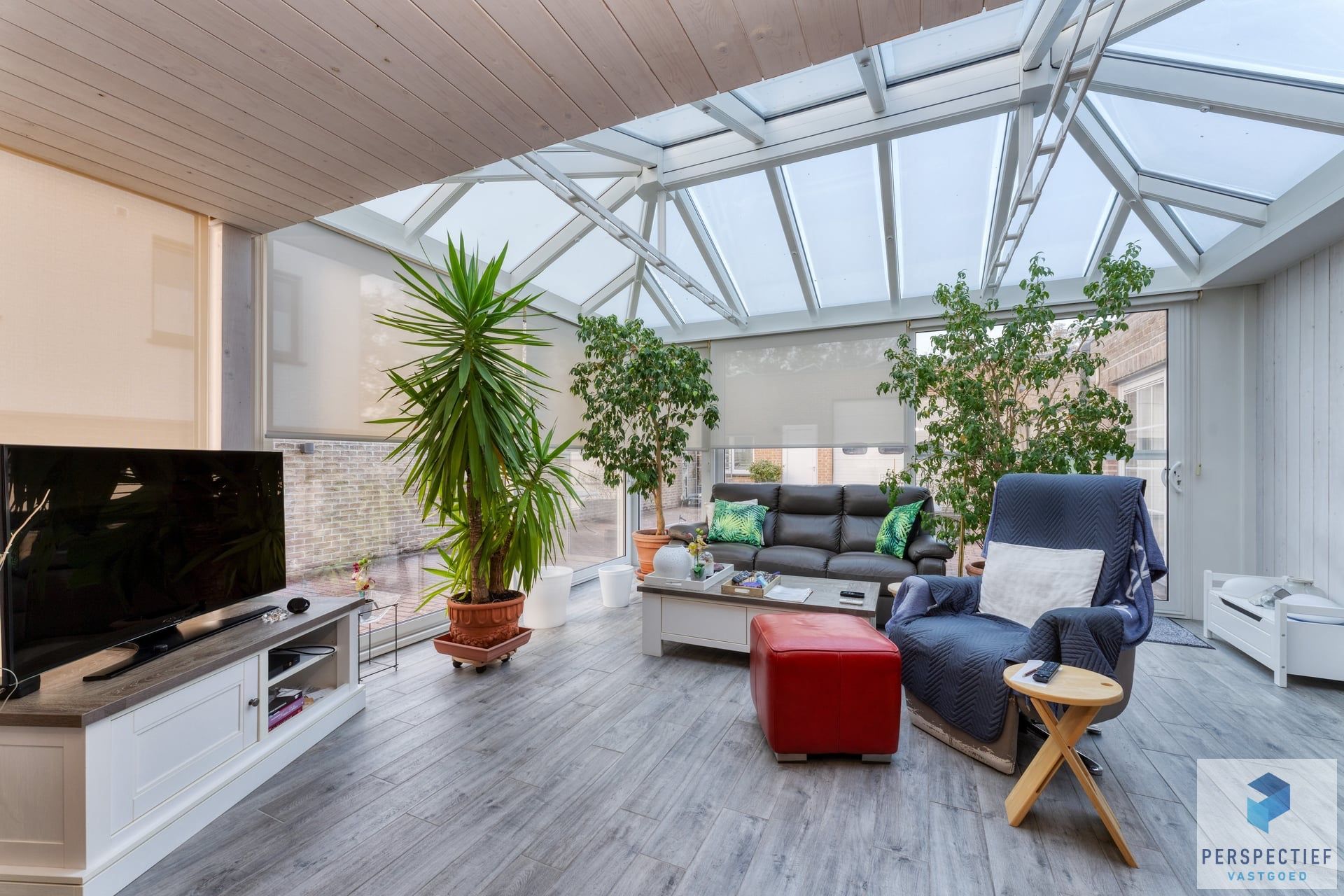 Statige, ruime villa met loods en ingerichte studio in een rustige omgeving foto 8