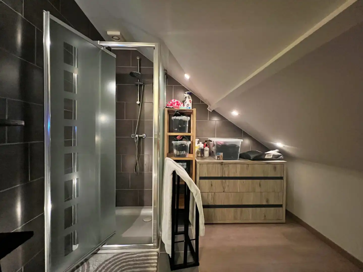 🏡 Halfopen woning met ruime tuin en garage te huur in Lievegem foto 15