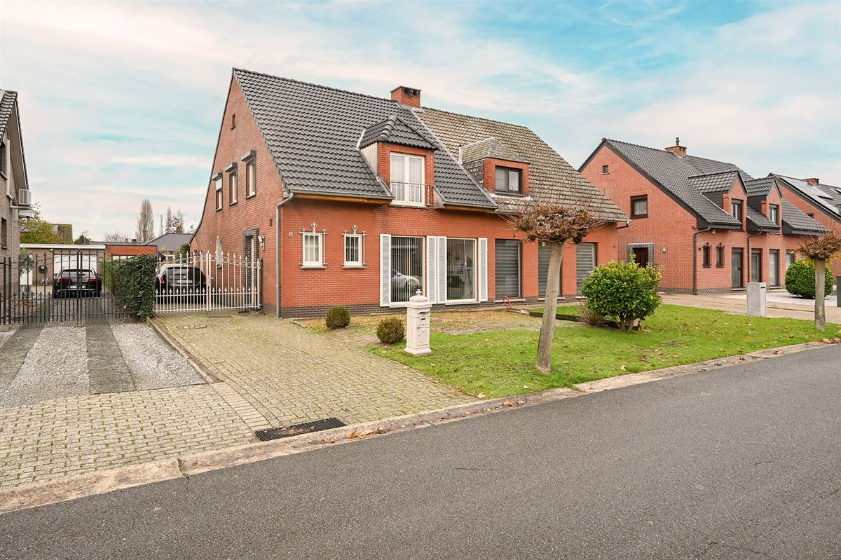 Mooi en perfect onderhouden halfopen woning te Stabroek foto 3