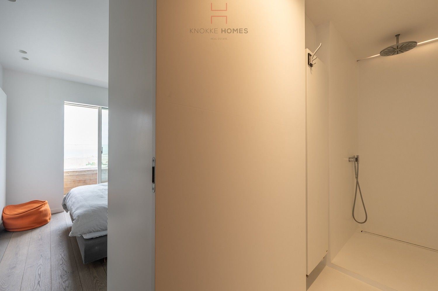 Exceptioneel hoekappartement op de Zeedijk genietend van uitzonderlijke zee- en strandzichten. foto 23