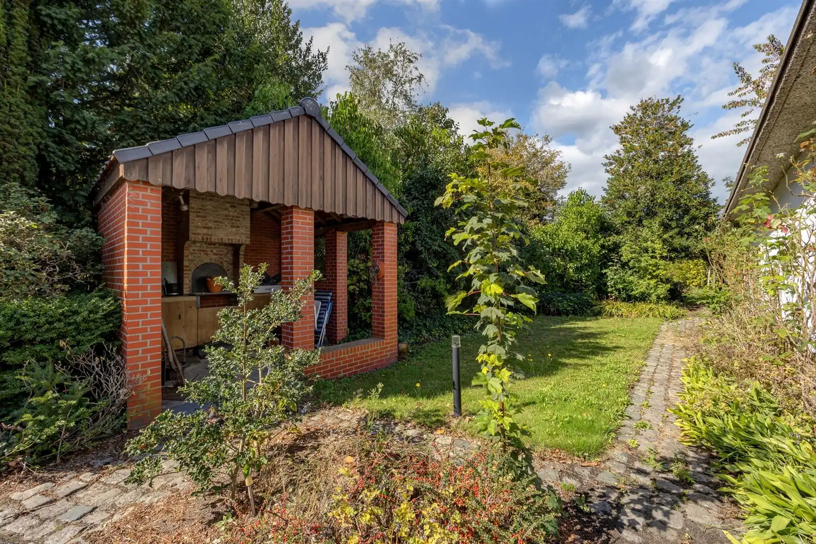 Woning met veel potentieel en grote tuin! foto 18