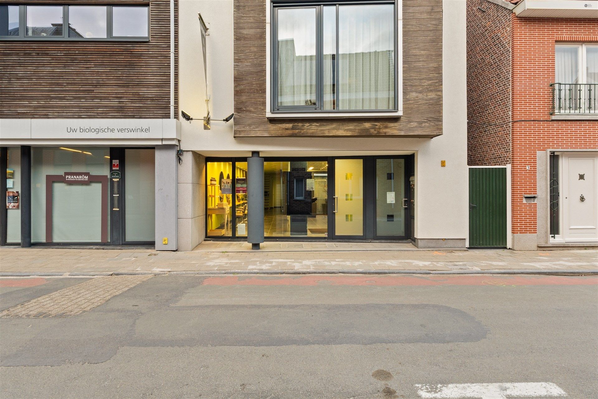 centraal gelegen winkel van 130m² foto 2