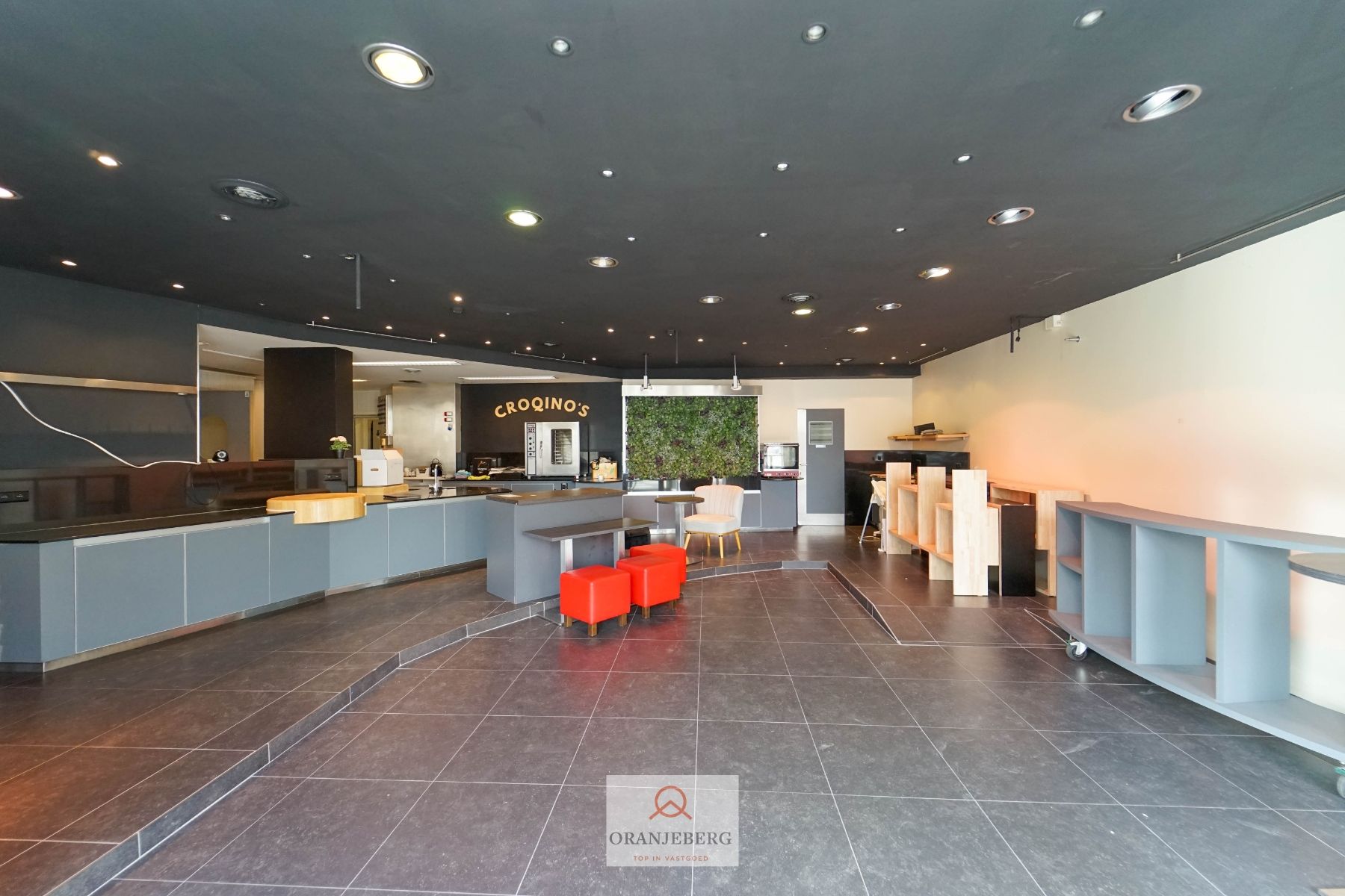 Volledig gerenoveerde winkelruimte + atelier met garage te huur in Gentbrugge foto 2