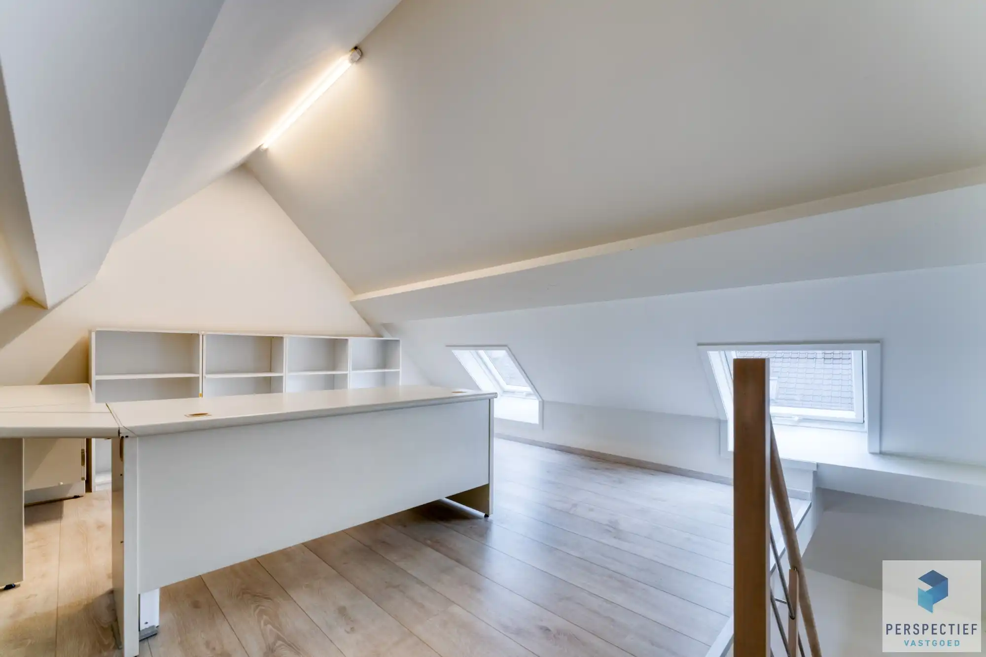 Veelzijdig handelshuis/kantoorgebouw foto 26