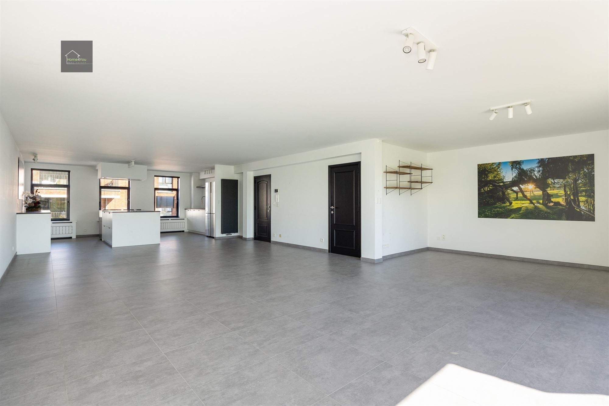 Zeer ruim en luxueus appartement op toplocatie foto 3