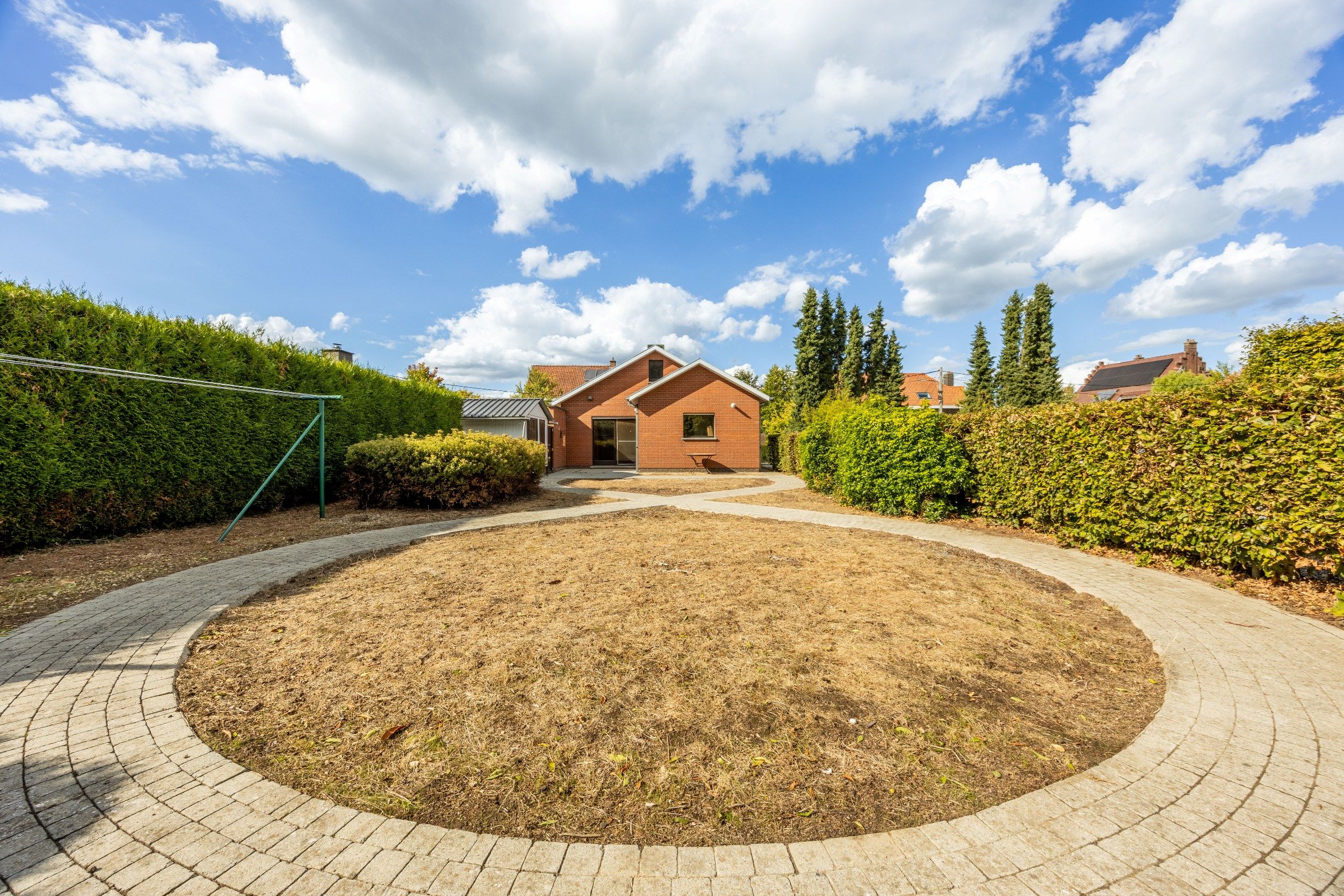 TRAPLOZE WONING MET ZONNIGE TUIN foto 19