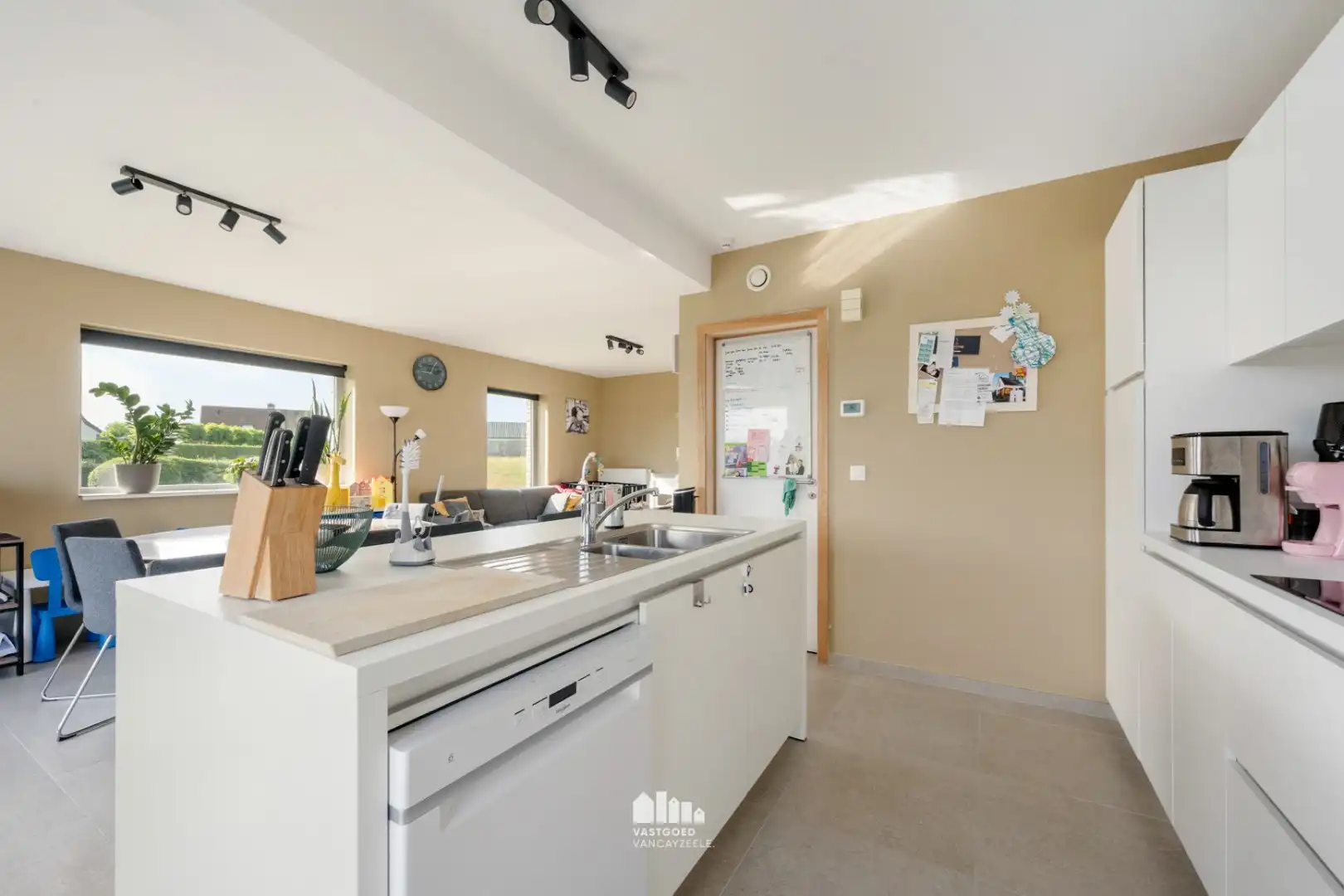 Recente halfopen woning (bj:2023) met landelijk uitzicht in Wijtschate foto 11