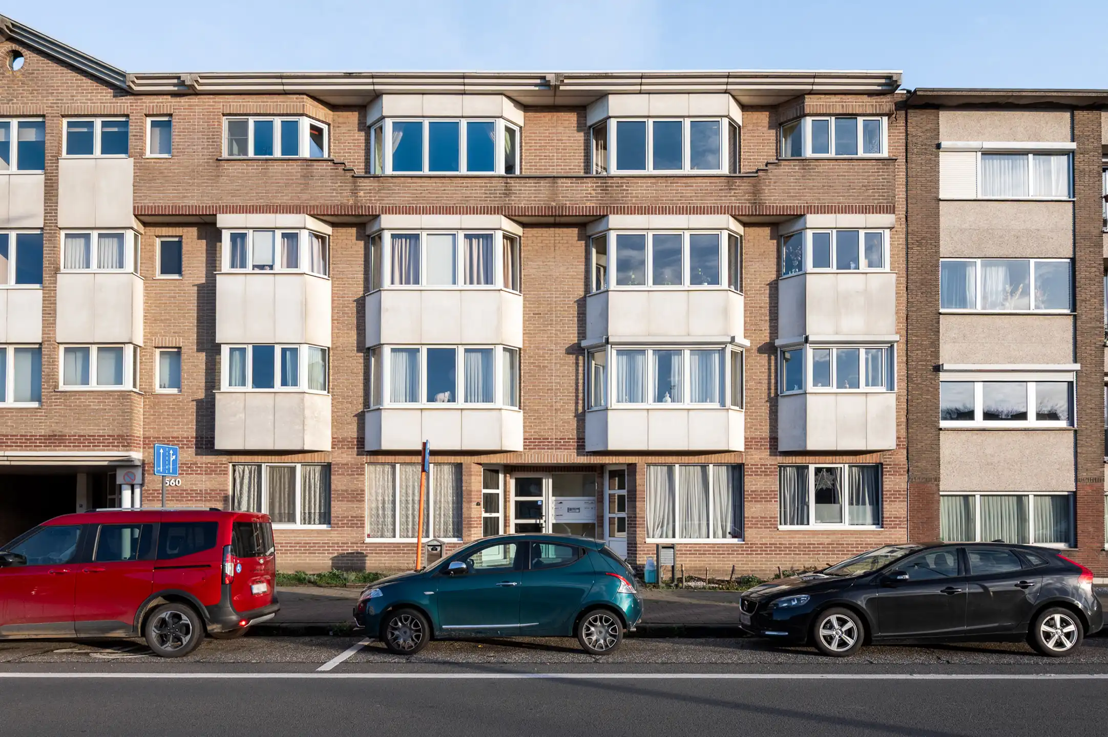 Ruim en verzorgd gelijkvloers appartement met 3 slaapkamers foto 2