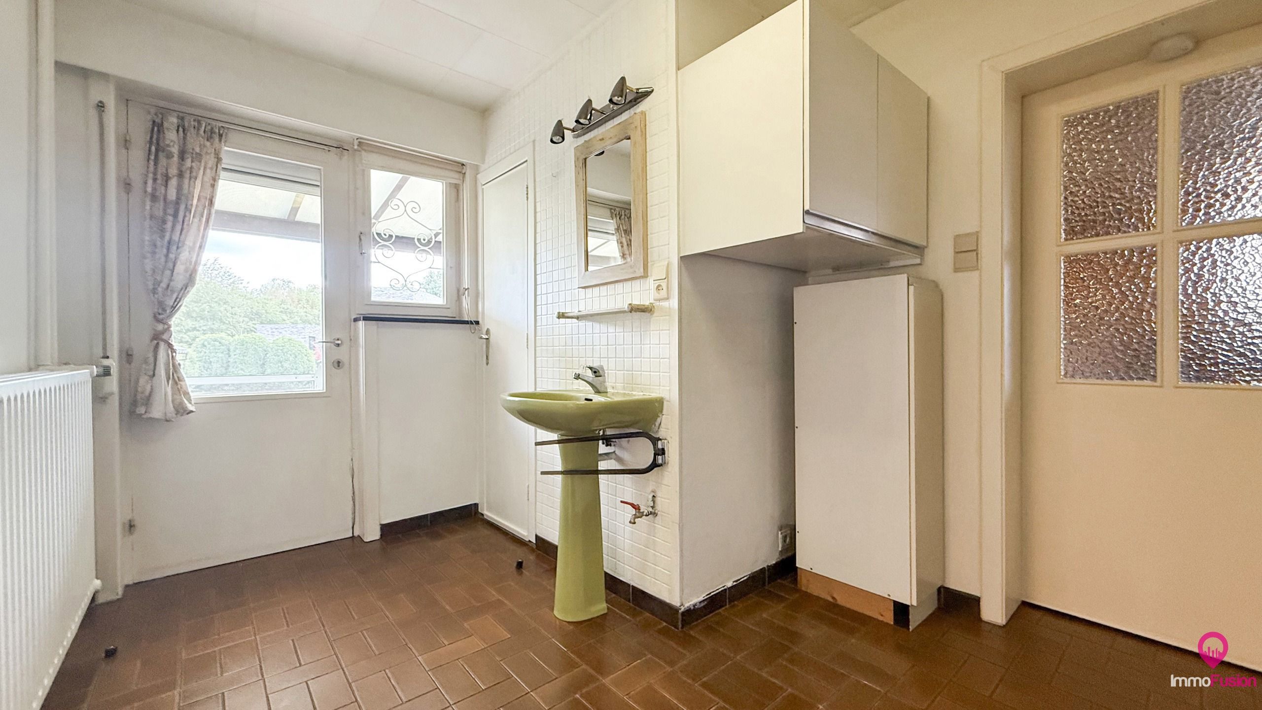 Gelijkvloerse open bebouwing op 6a45 met tuin & garage! foto 14