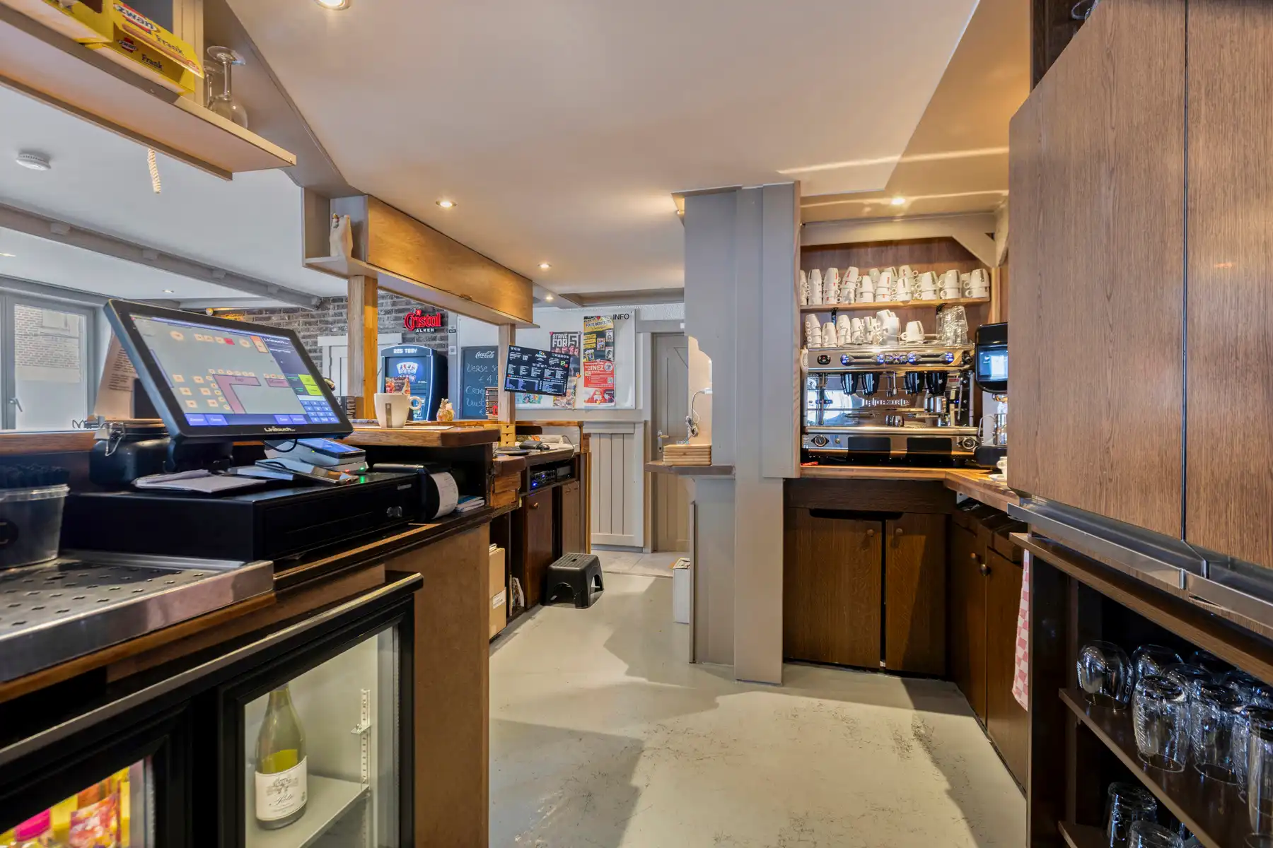 Taverne met appartement foto 12