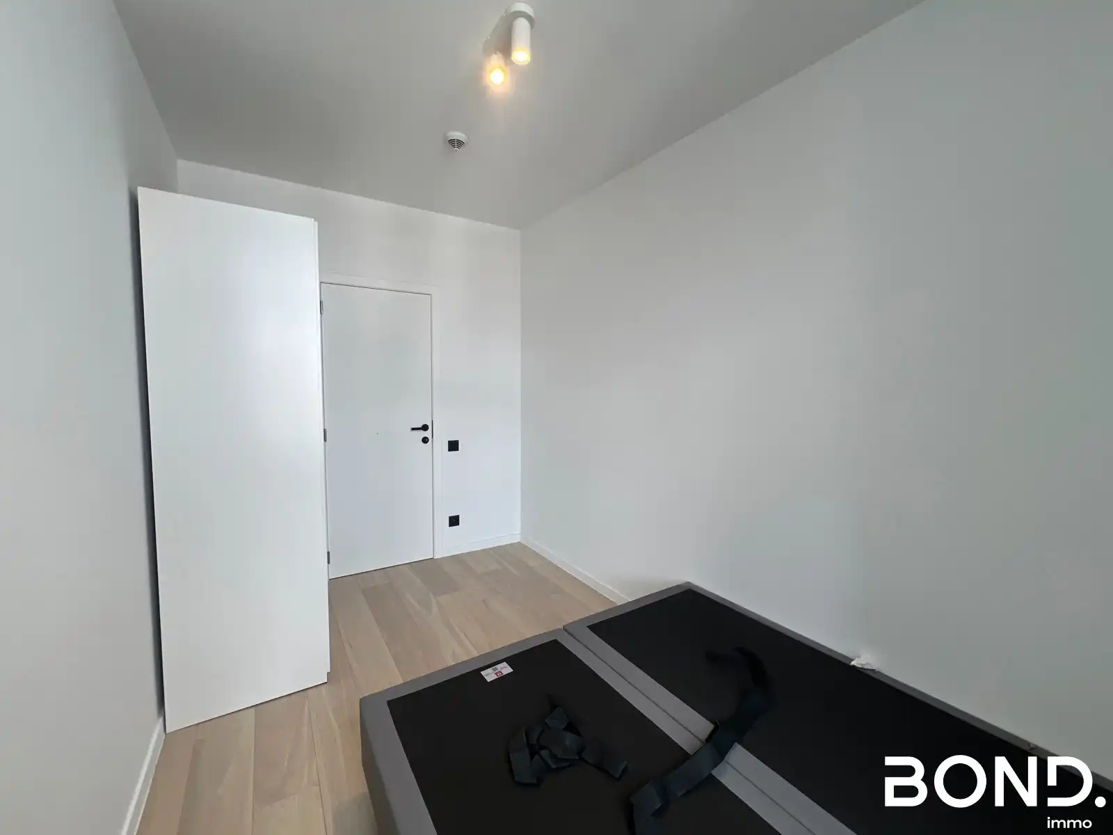 Gerenoveerd twee-slaapkamer studentenappartement te huur in hartje Leuven foto 9