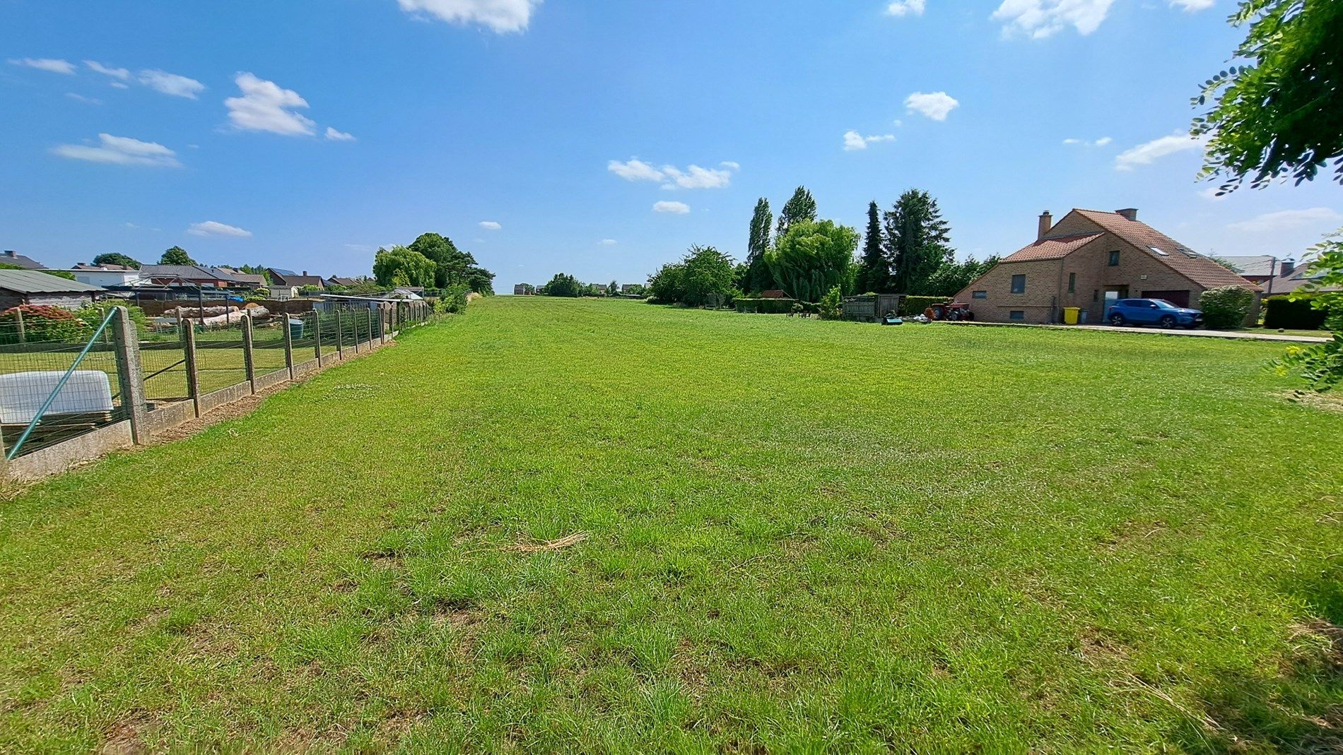 Bouwgrond met weiland voor open bebouwing met totale opp. van 32a 80ca foto 3