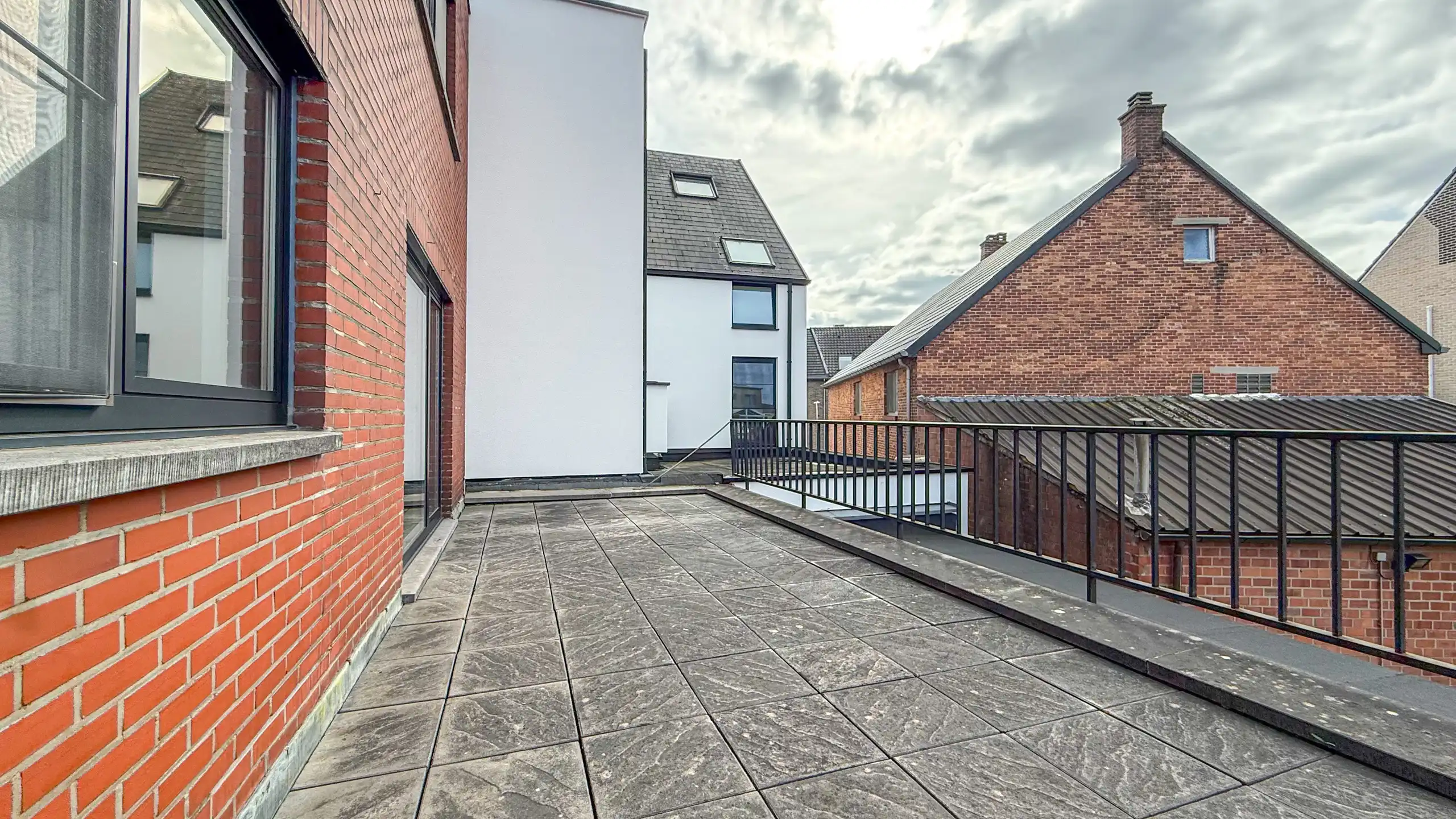 Mooi 2-slaapkamer appartement met terras in het centrum! foto 26