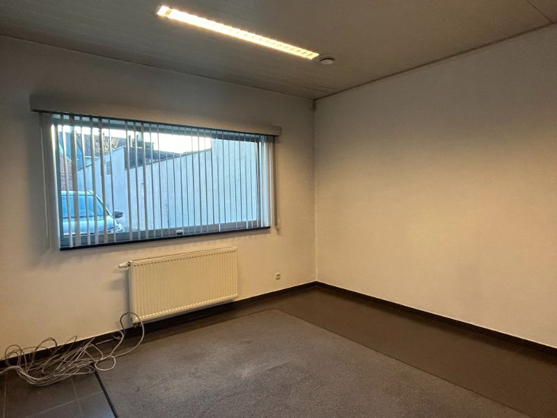 Ingerichte kantoorruimte van circa 500m² op commerciële locatie foto 13