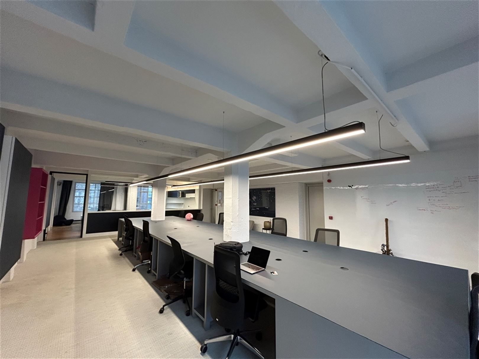 Kantoorgebouw foto 3
