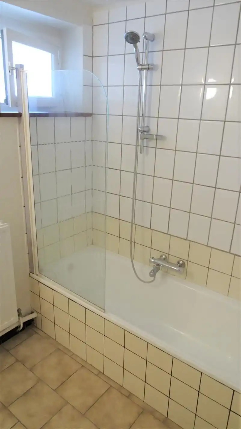 Goed gelegen, opgefrist appartement met 1 slpk en 2 kelders foto 8