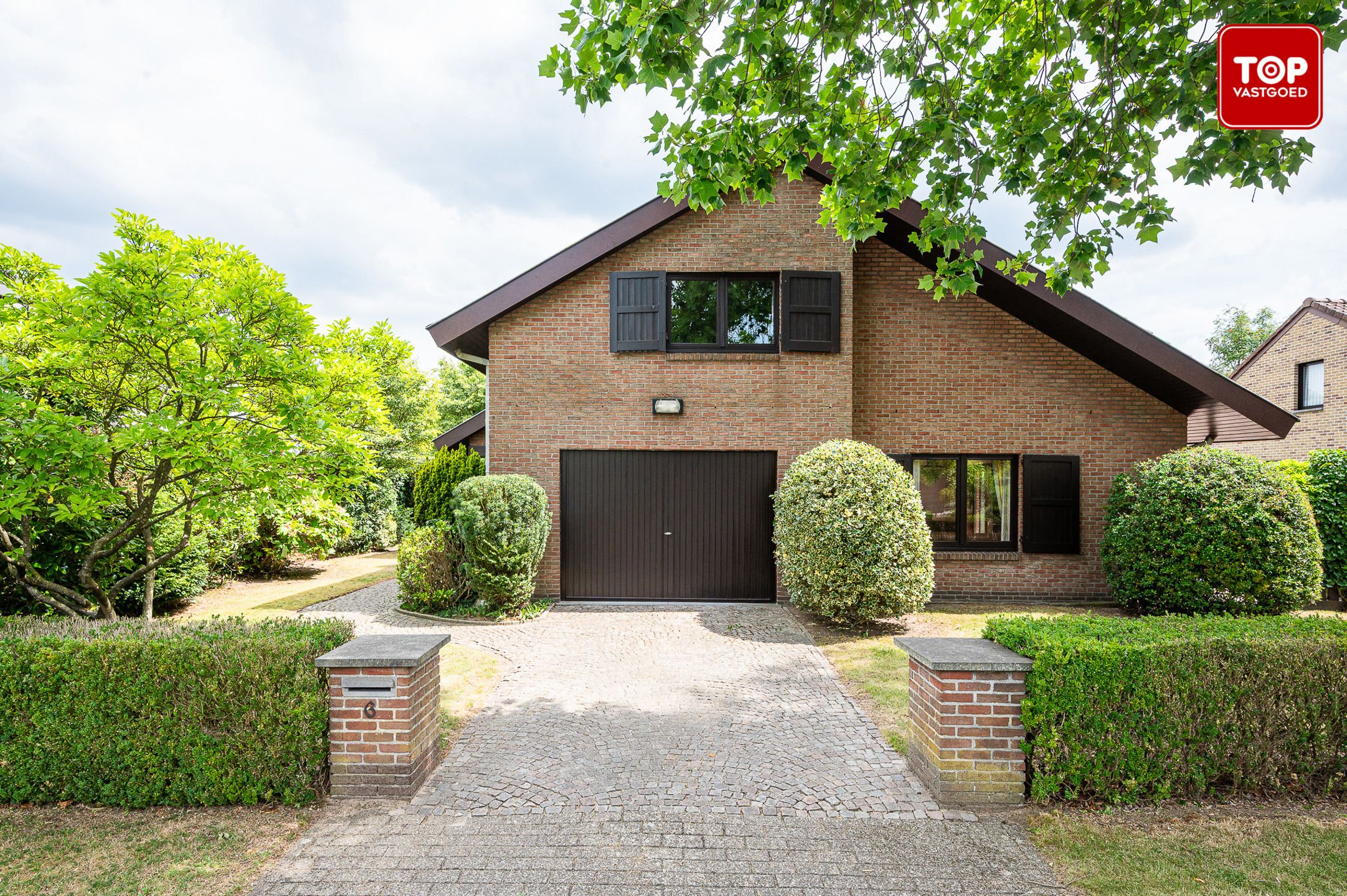 Alleenstaande villa met 4 slaapkamers in groene omgeving foto {{pictureIndex}}