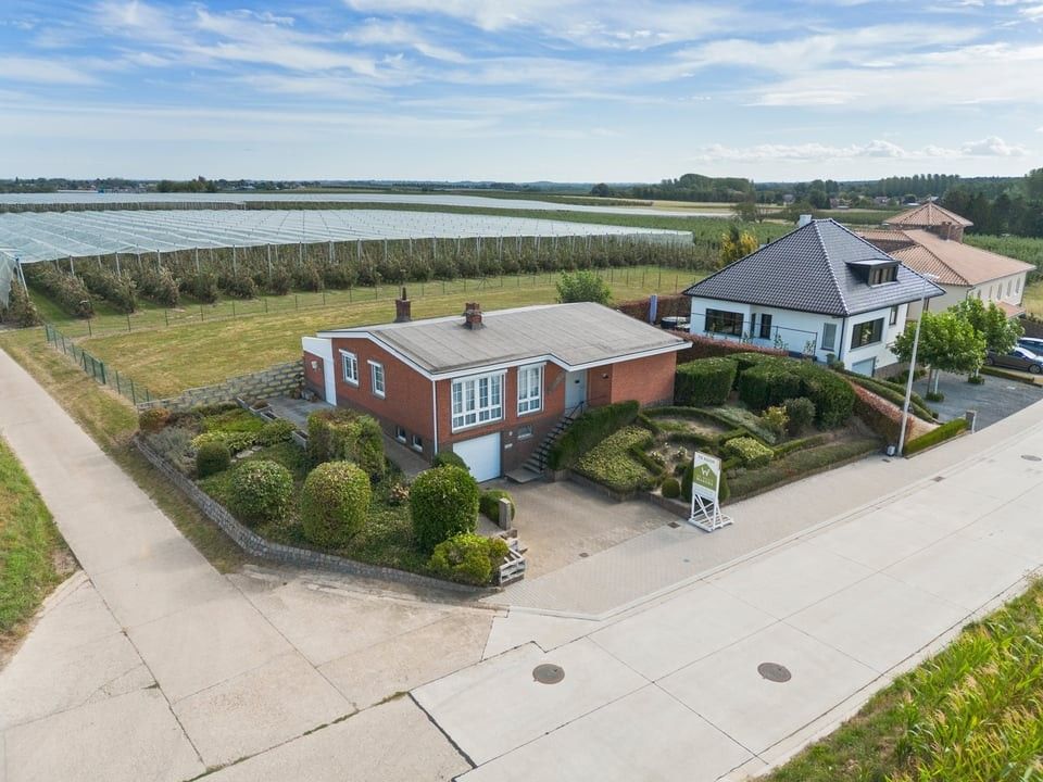 TE RENOVEREN BUNGALOW MET 3 SLAAPKAMERS, RUSTIGE LOCATIE foto 2
