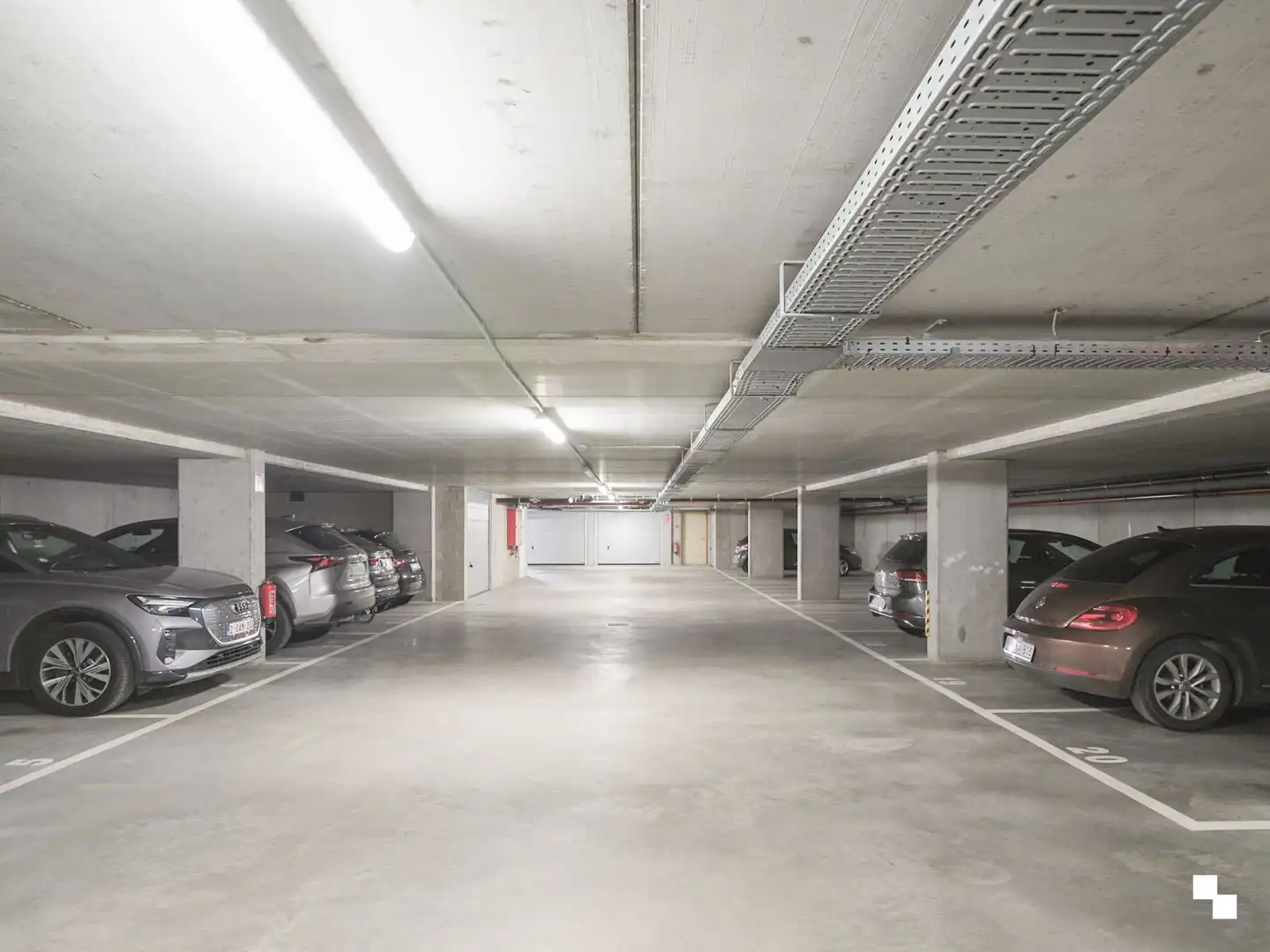 Gelijkvloers appartement omgeven door groen aan de Sint-Denijskerk foto 14
