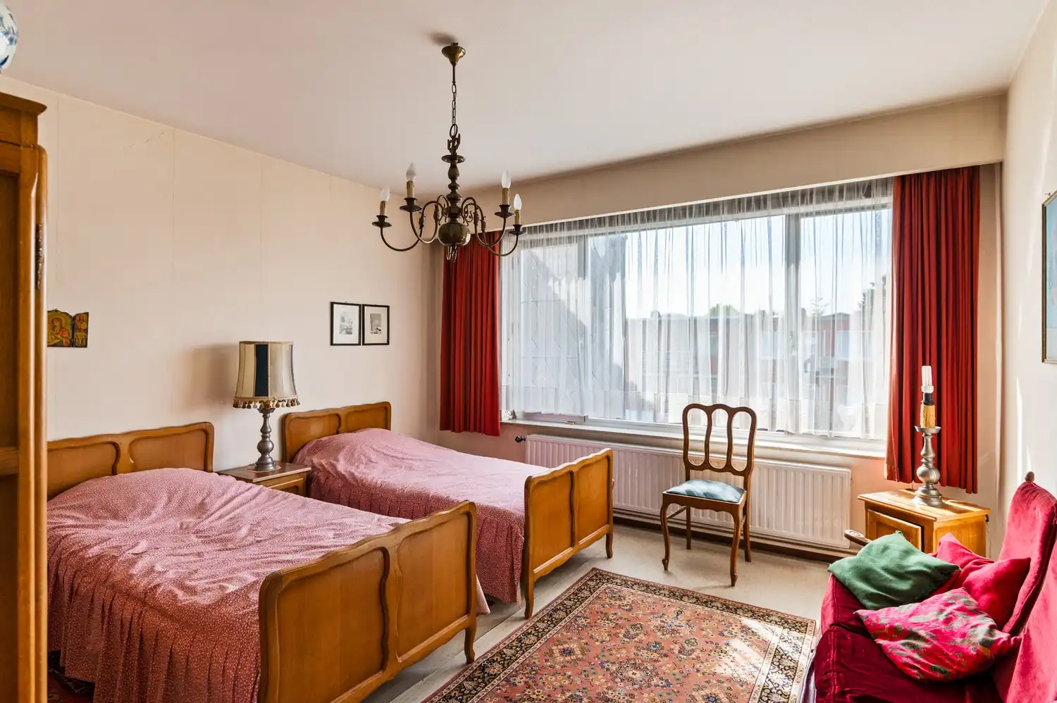 Charmante bel-etage met 4 slaapkamers, tuin en garage met oprit in Deurne! foto 11