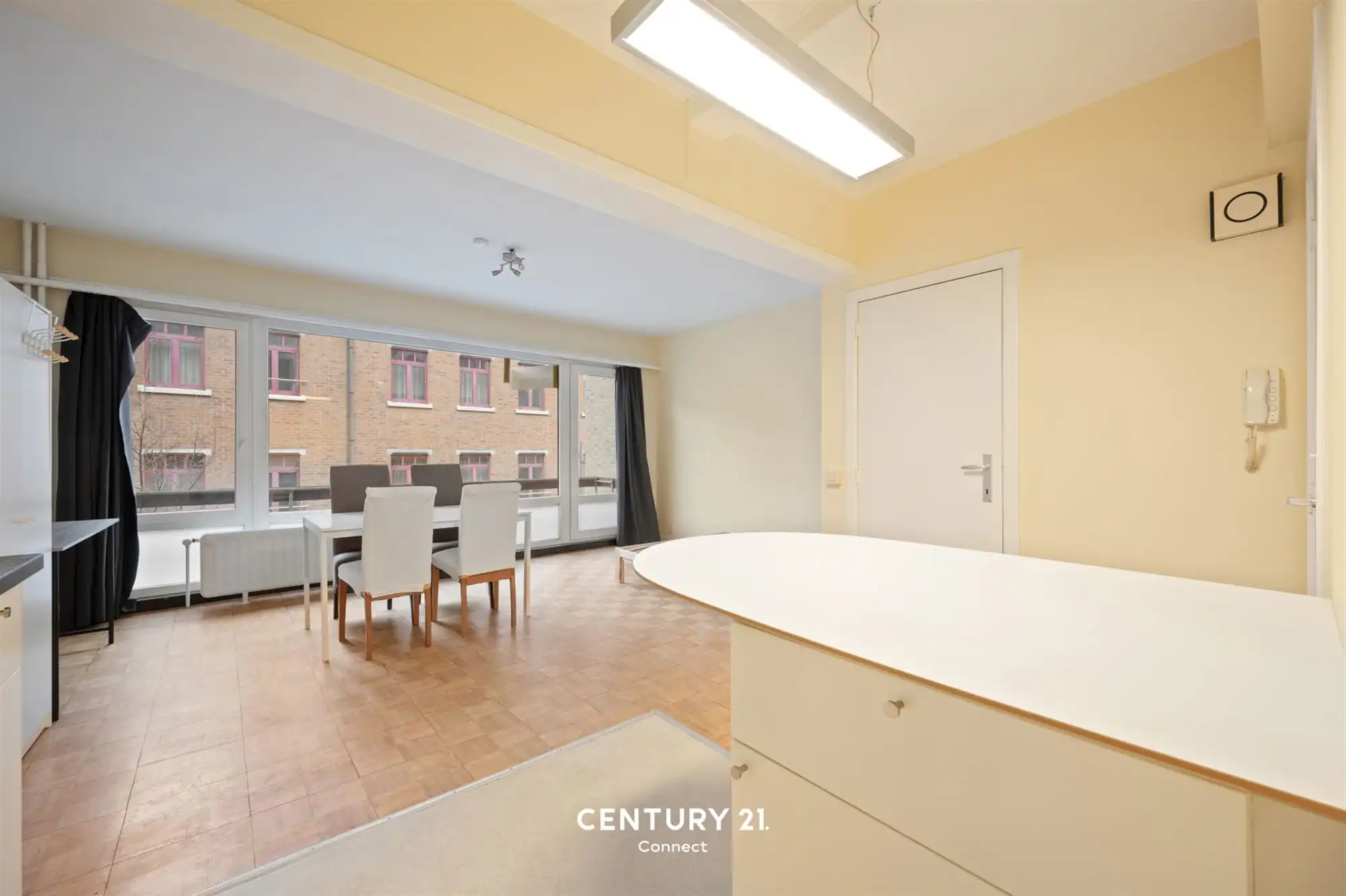 Uiterst ruime studio met balkon te Leuven foto 4