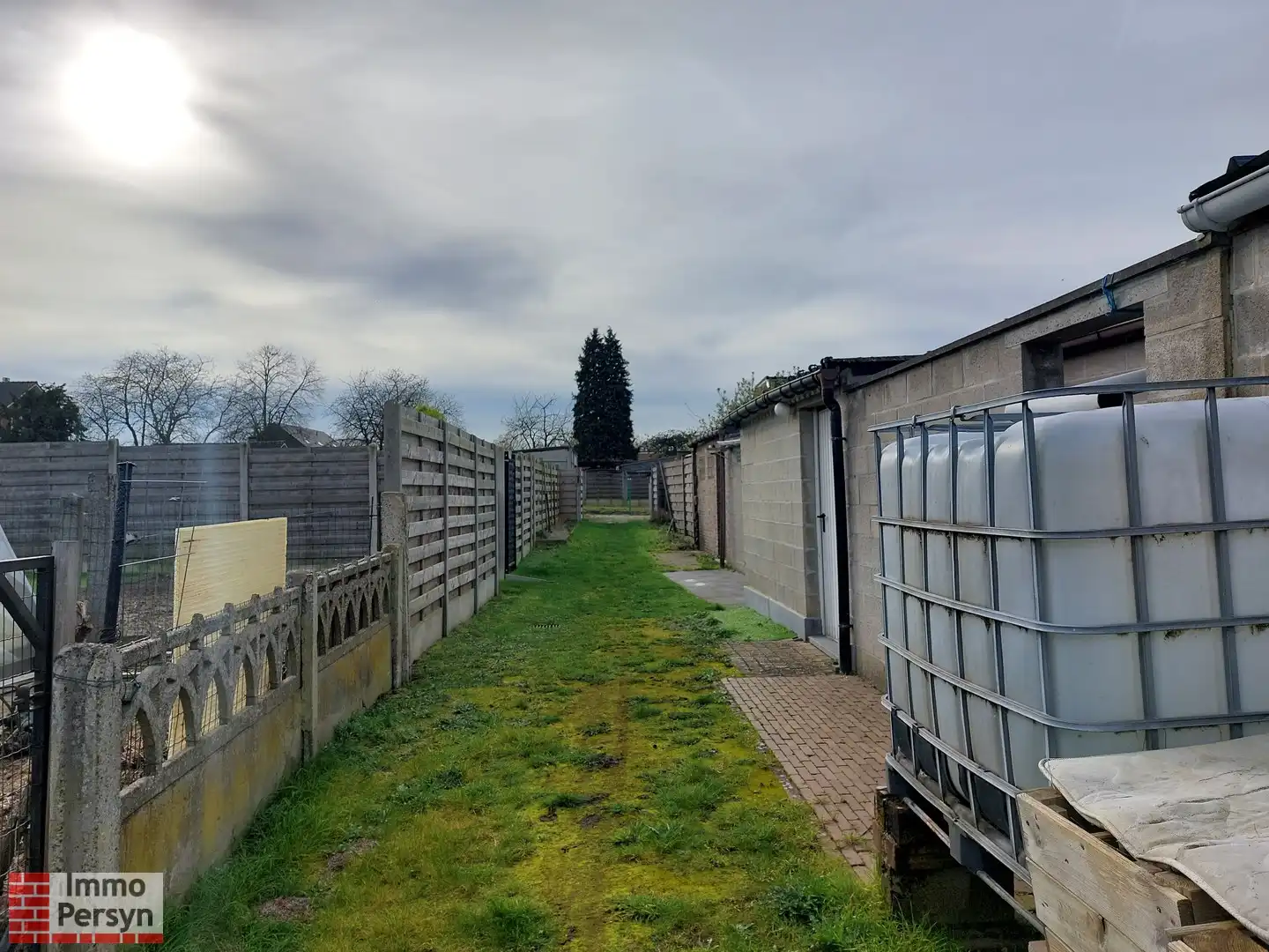 Gezellige rijwoning met kleine stadstuin foto 22