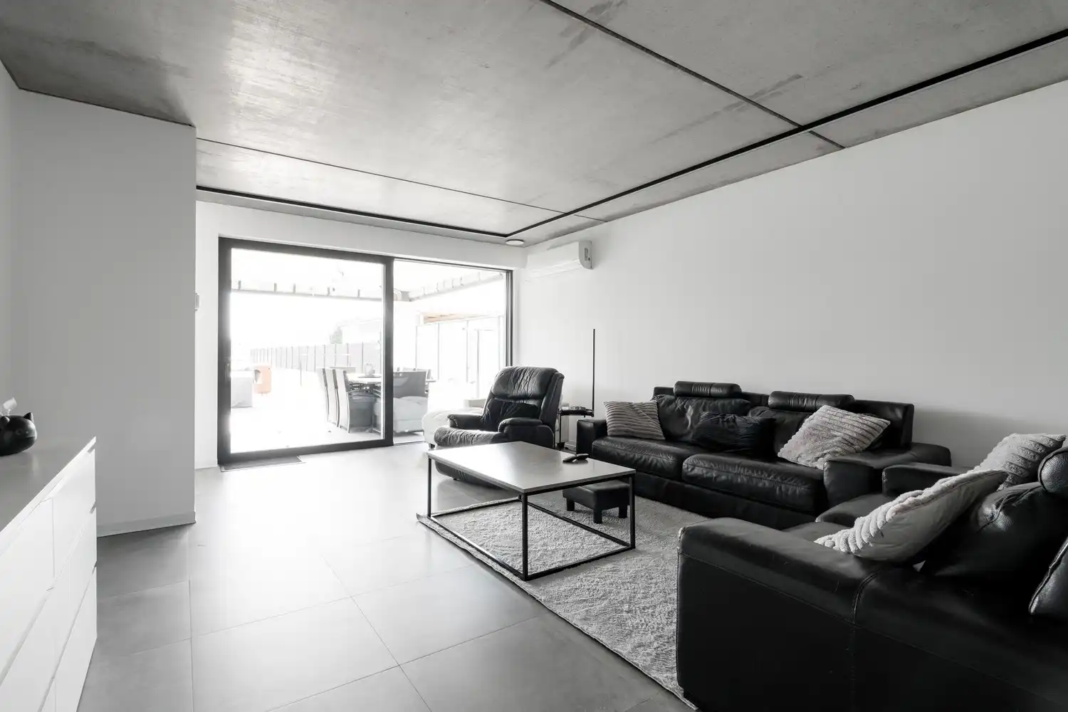 Moderne architecturale woning (2022) met 3 slaapkamers, bureau, kelder en ruime tuin te Pelt foto 8