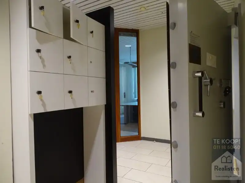 Voormalig bankkantoor foto 18