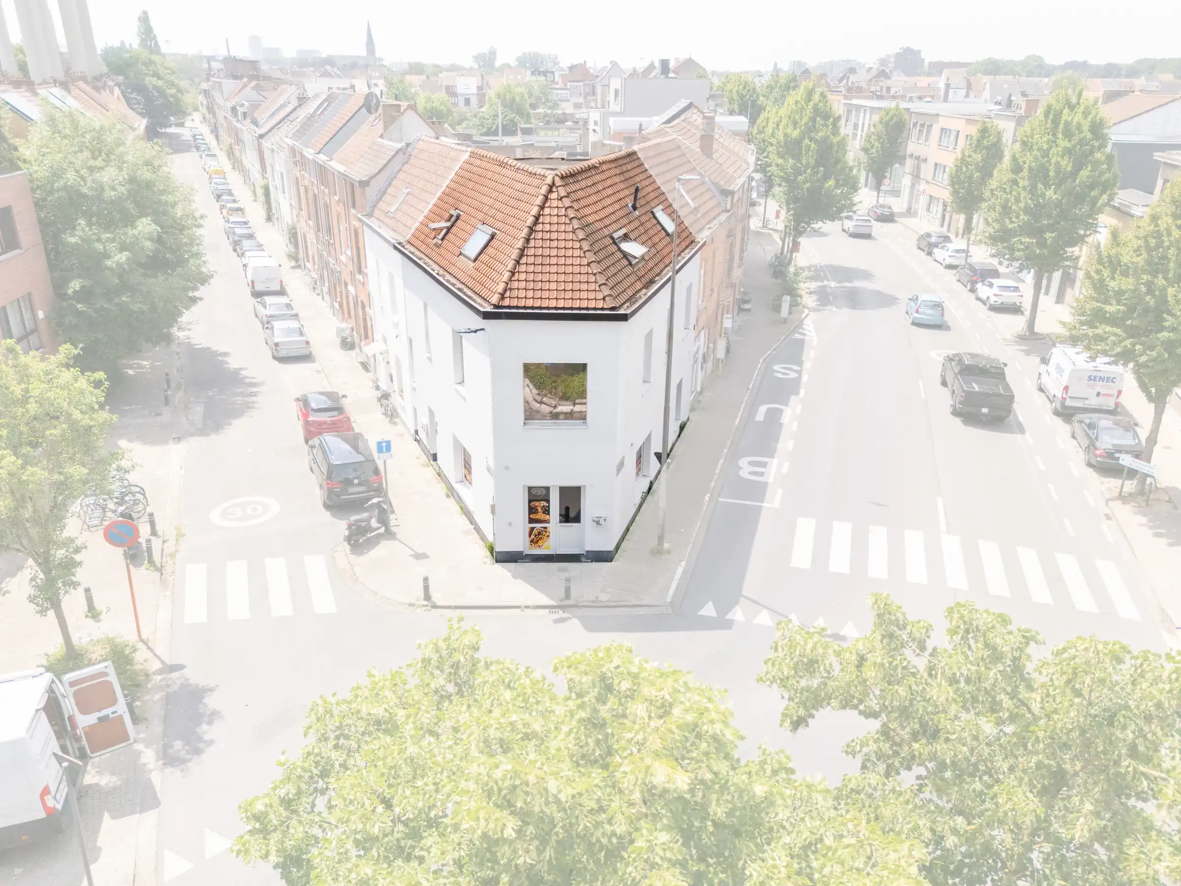 Multifunctioneel pand op commercieel interessante ligging foto {{pictureIndex}}