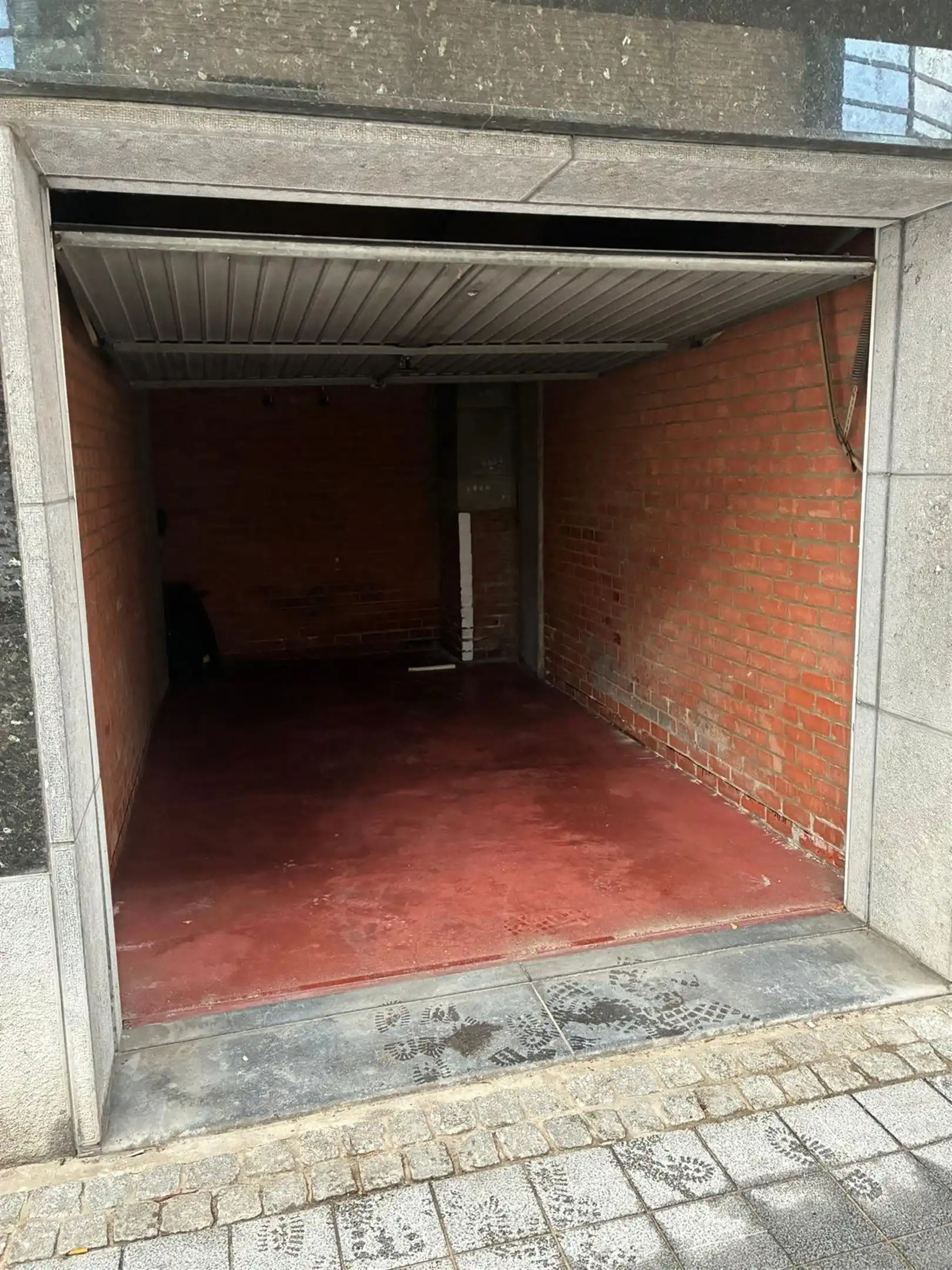 Gesloten garagebox te huur foto 2