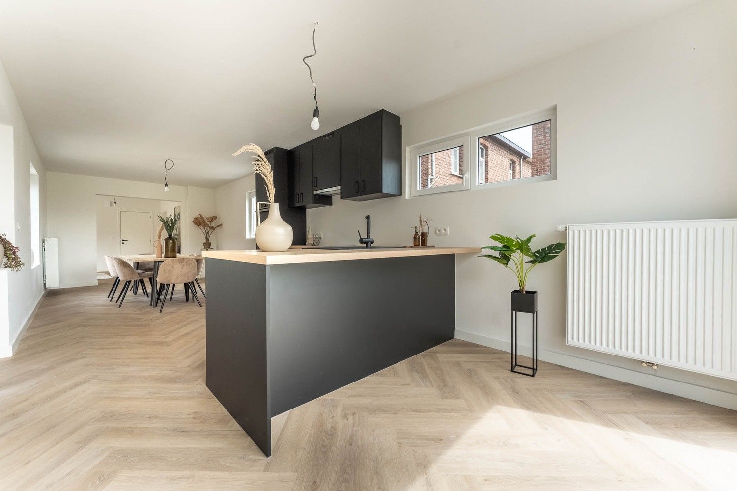 Volledig gerenoveerde woning op een perceel van 1670m² met een open zicht over de weiland nabij de Nederlandse grens foto 27