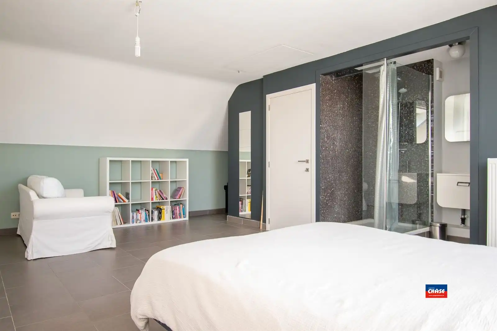 Instapklare woning met 4 slaapkamers, tuin en garagebox foto 25