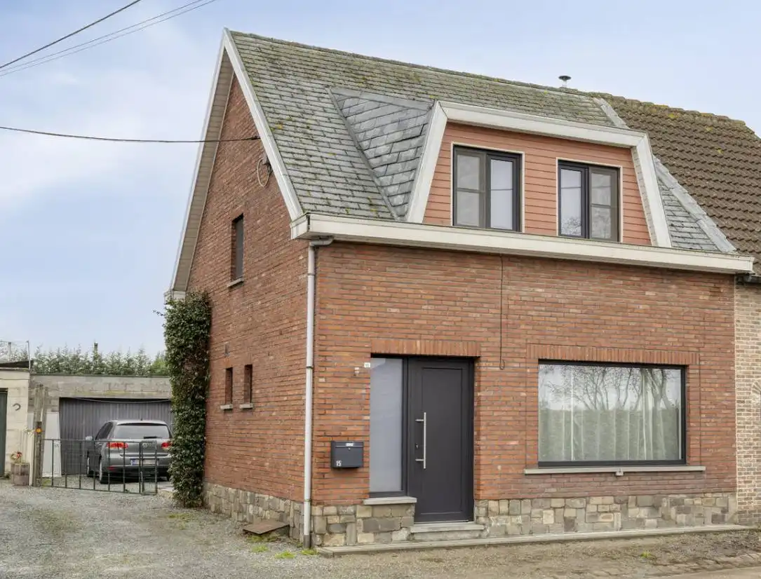 Ruime instapklare woning met 2 slaapkamers te koop in Leest foto 2