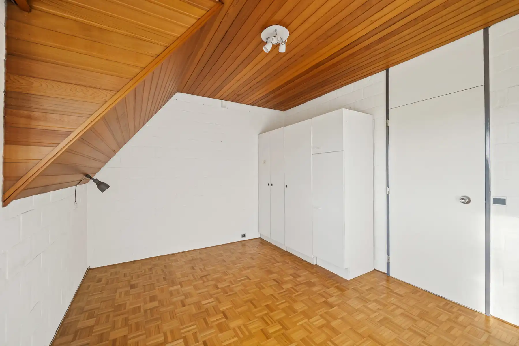 Te renoveren villa op ca.1005 m² met uniek vrij uitzicht foto 13