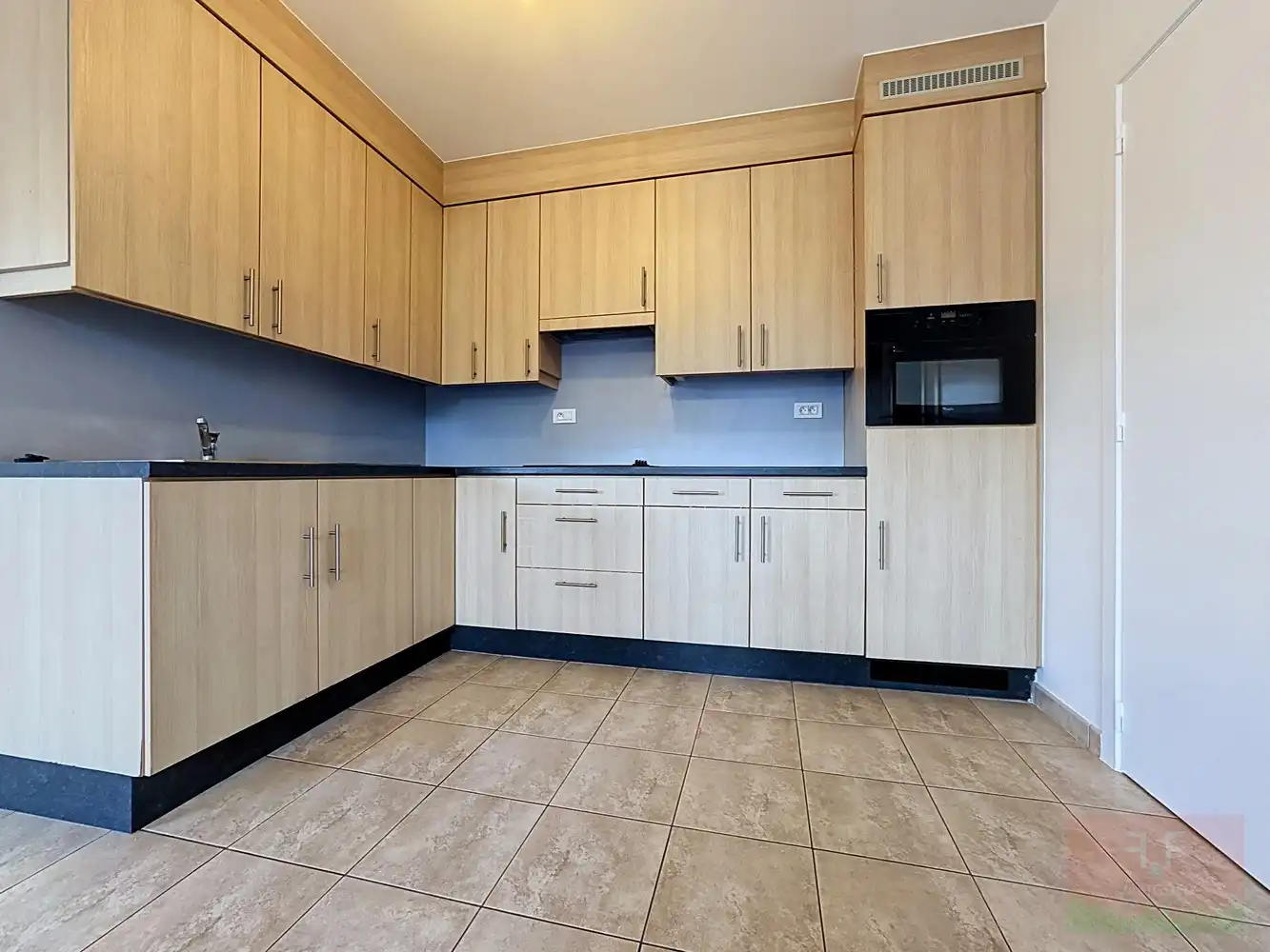 Lichtrijk, instapklaar appartement met privé-garage in het pittoreske Bavegem foto 8