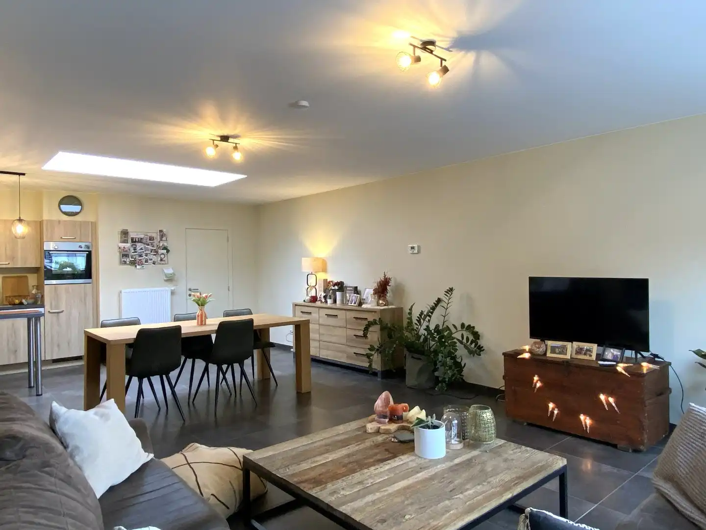 INSTAPKLARE GEZINSWONING MET 3 SLPKS | GARAGE EN TUIN foto 3