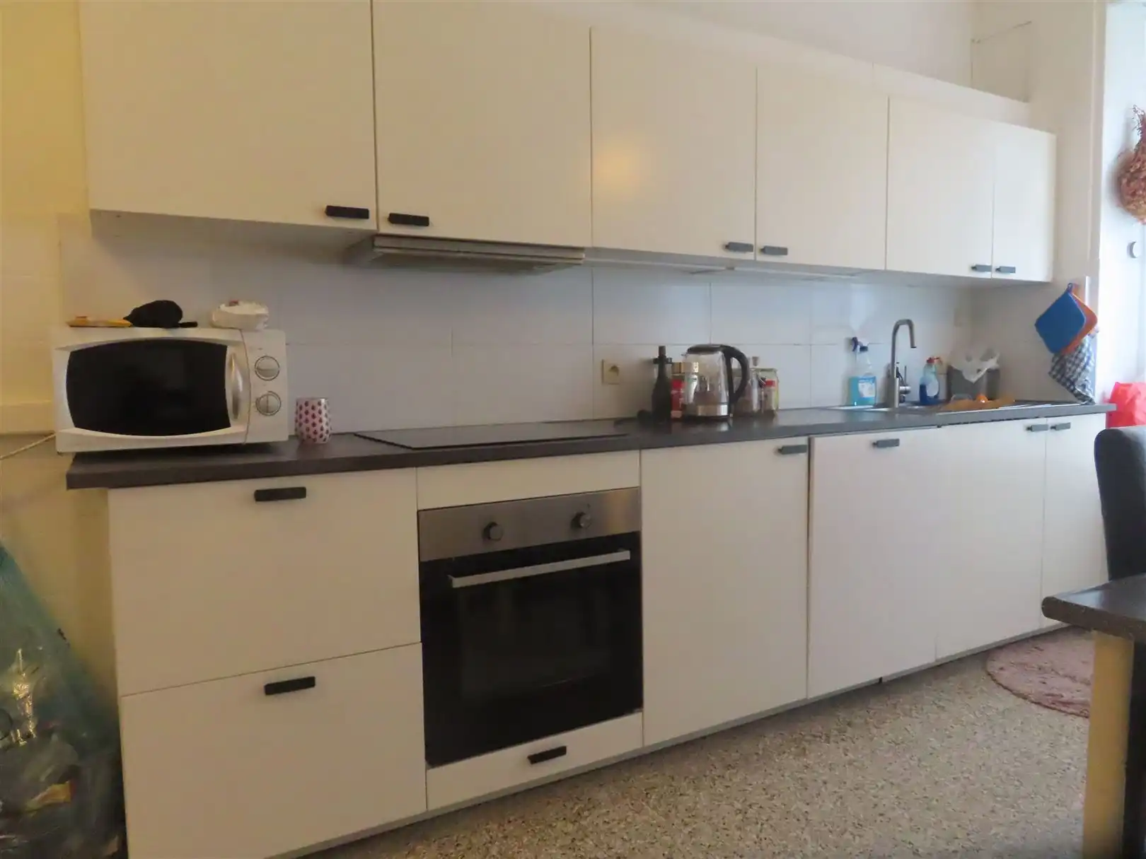 Gemeubeld 2slaapkamerappartement met parking! foto 6